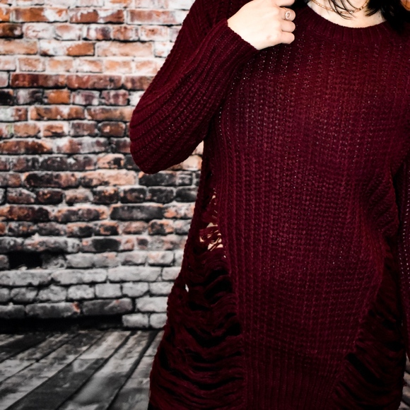 FRAYED ROUND NECK SWEATER in burgundy - Picture 3 of 8